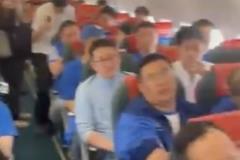 记者发布申花球迷赴大连客场视频：这航班堪称球迷专属包机